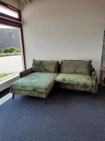 Glossy Ecksofa Ansicht von vorne